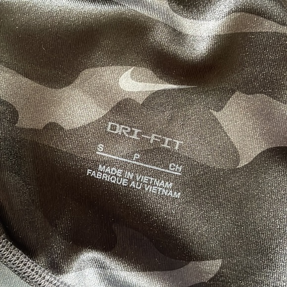 Brand New Nike Dri-Fit One Full Length Mid Rise Shiny Black & Grey Camo Leggings - Picture 12 of 14